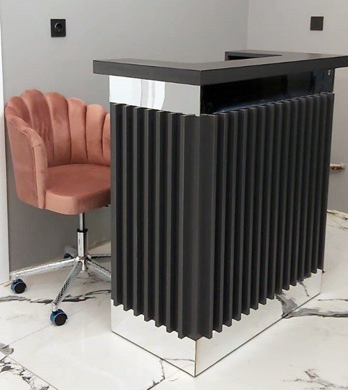 güzellik merkezi müşteri karşılama bankosu