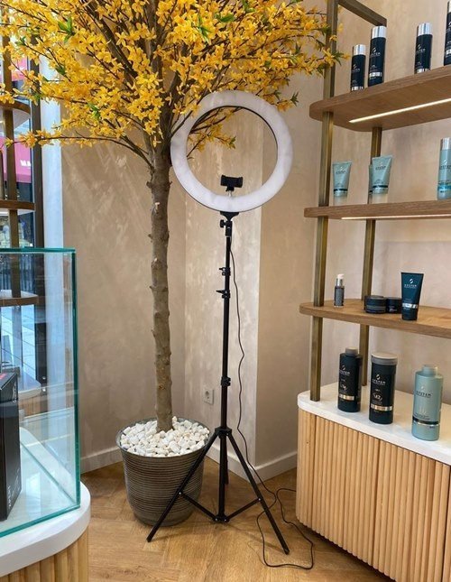 Ayaklıklı Güzellik Merkezi Loop Led Işık