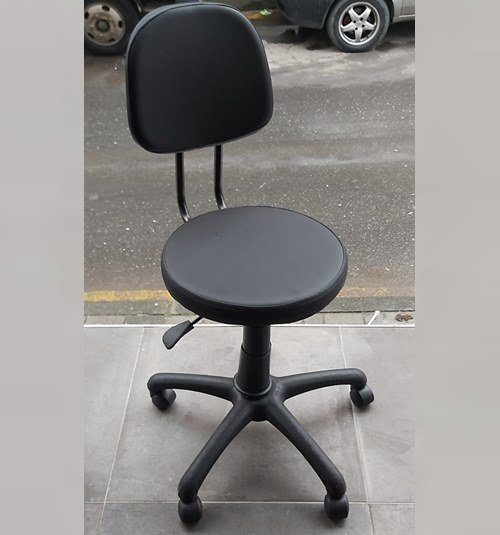 Sırtlıklı siyah renk tekerlekli hekim taburesi