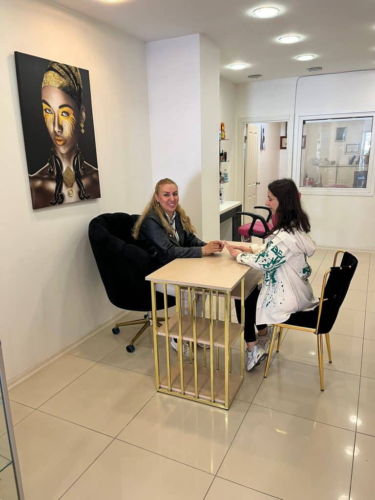 Gold Metal Manikür Masası ve Protez Tırnak Çalışma Koltuk Grubu 