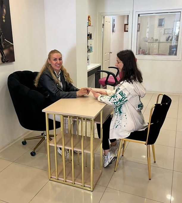 Gold Metal Manikür Masası ve Protez Tırnak Çalışma Koltuk Grubu