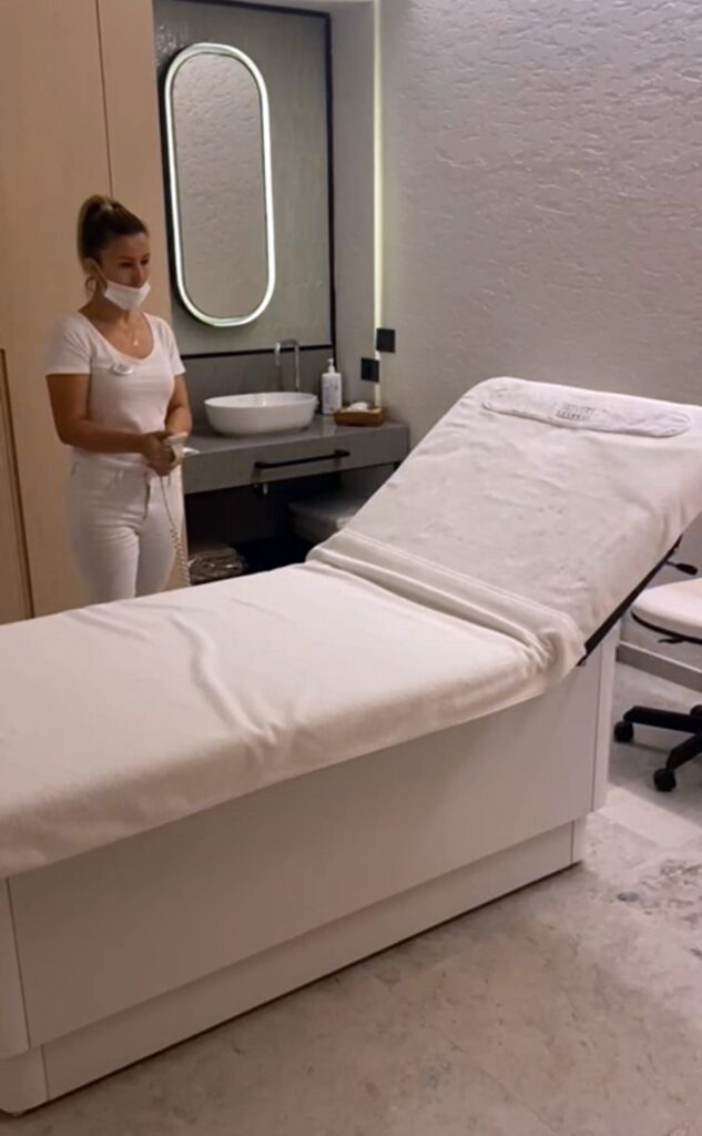 3 MOTORLU LÜX CİLT BAKIM VE MASAJ UYGULAMA SEDYESİ