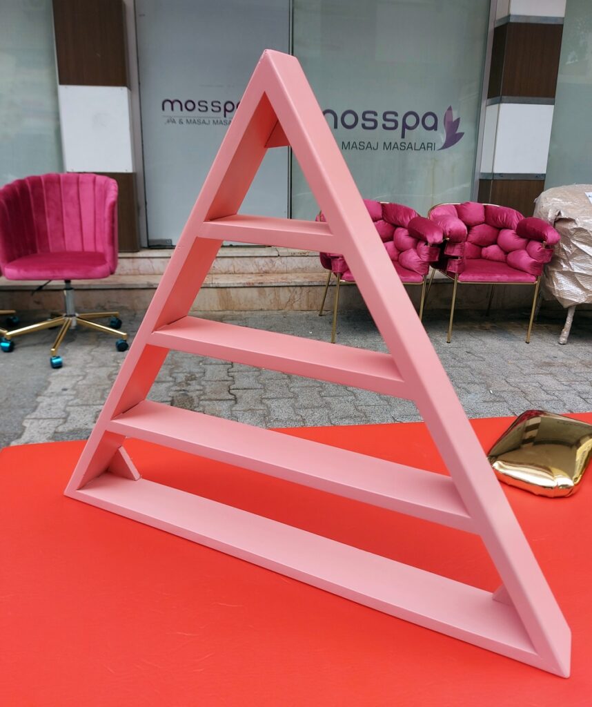 Gold ve Pembe Renk Duvara Monte Oje Rafı 