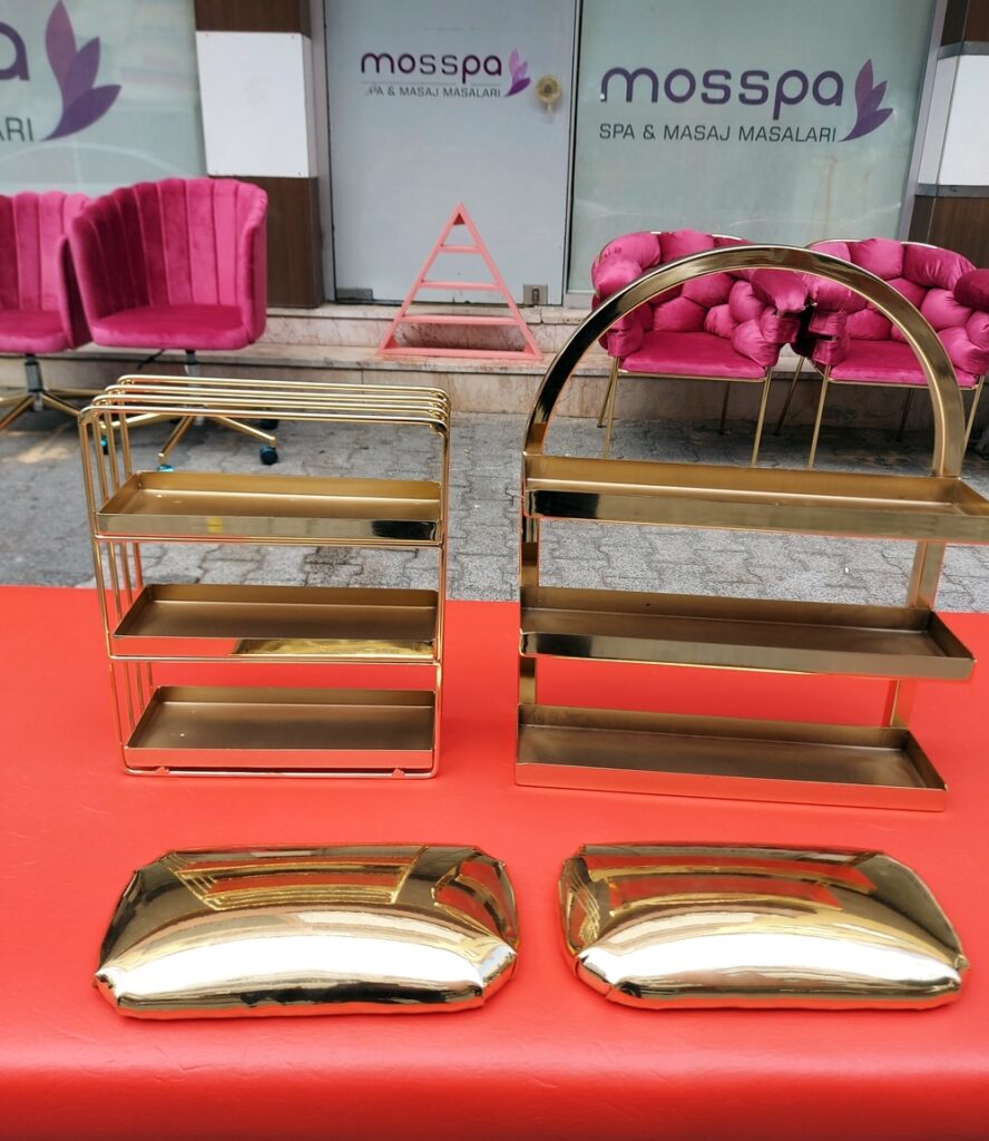 Manikür Protez Tırnak Masa Üstü Gold ve Pembe Renk Oje Raf Modeli