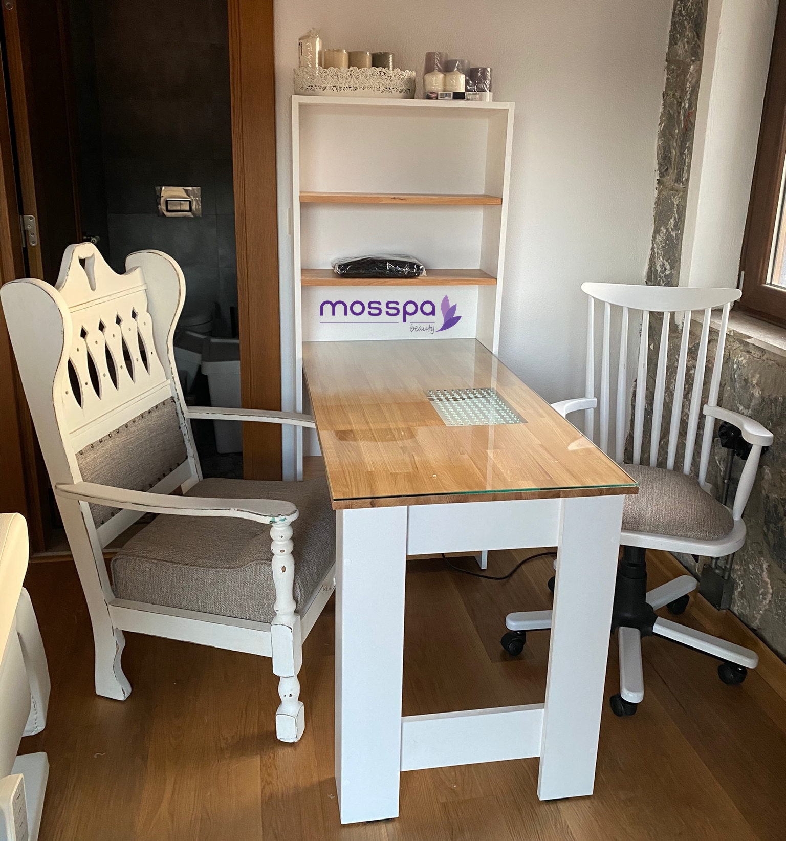 Özel üretim ahşap manikür masası