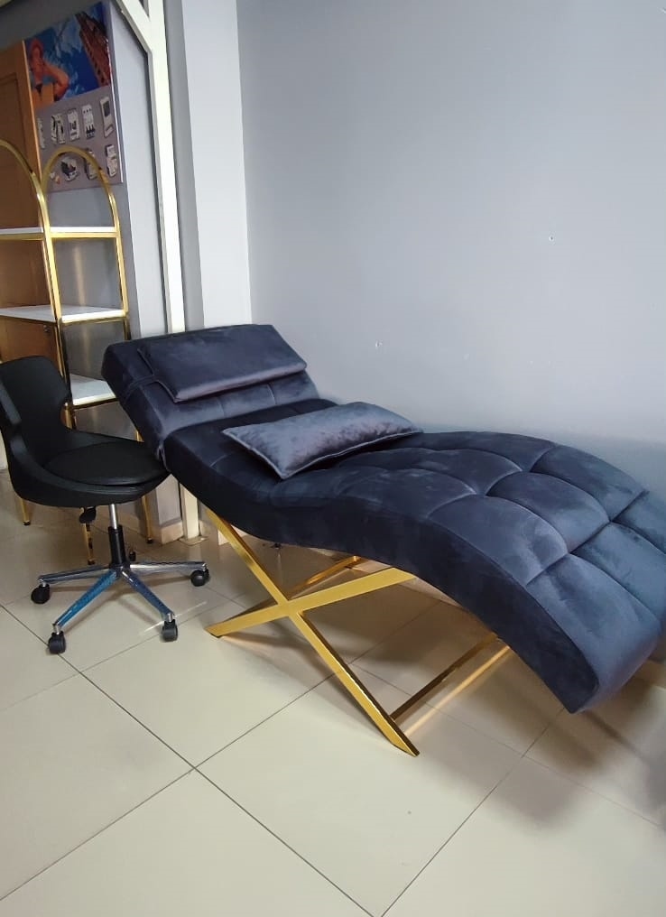 Gold Kaplama Baş Kısmı Dört Hareketli Cilt Bakım Relaks Sedyesi