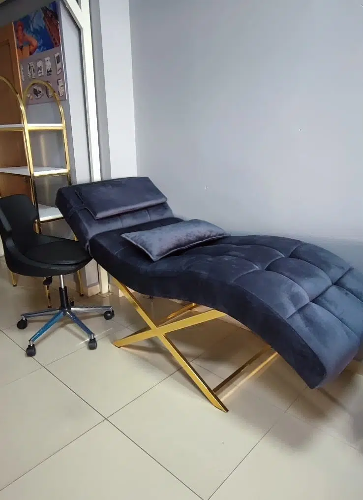 Gold Kaplama Baş Kısmı Dört Hareketli Cilt Bakım Relaks Sedyesi