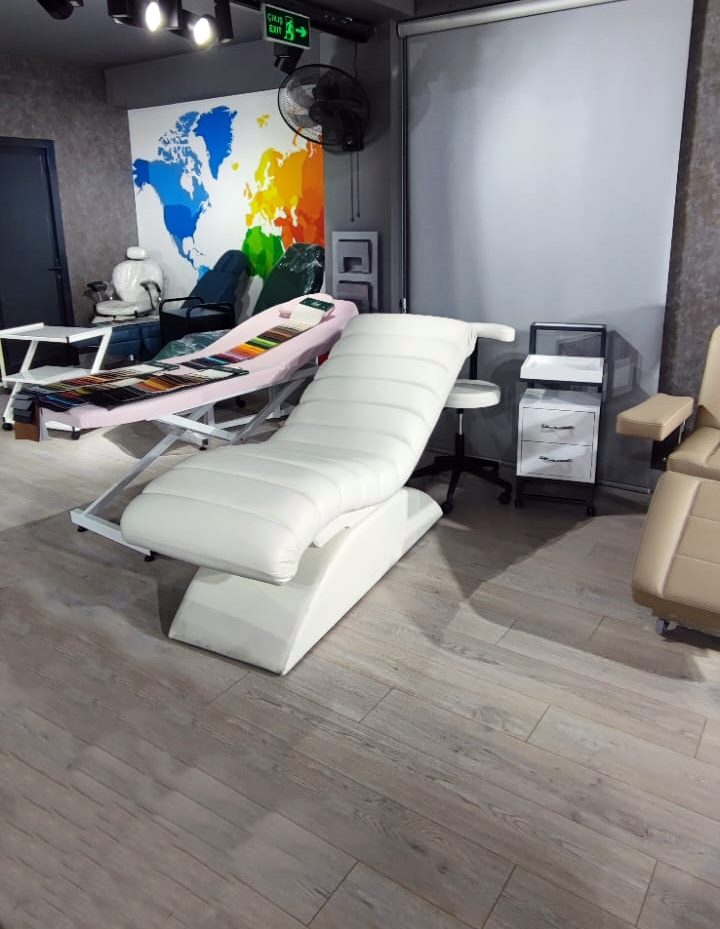 Güzellik merkezi kaş kirpik sedyesi sırtlıklı tabure ve etajer