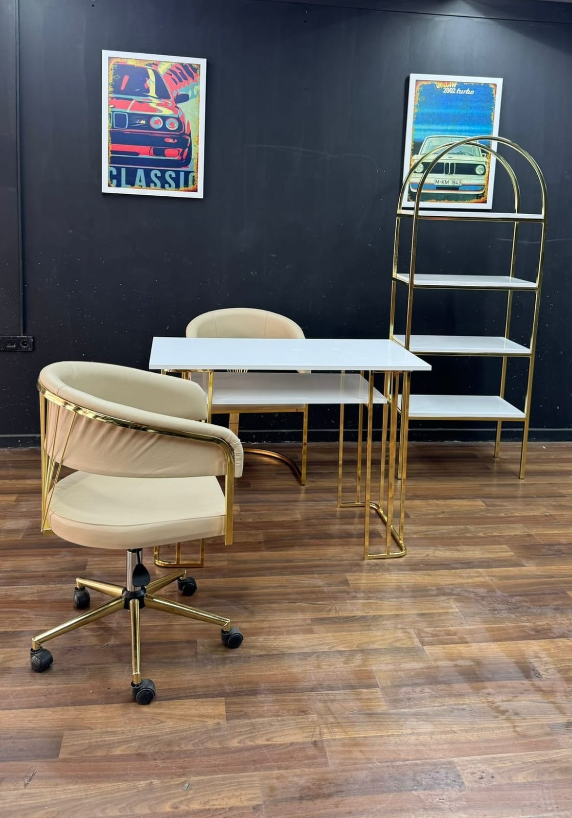 Güzellik merkezi Protez Tırnak Manikür Masası ve koltukları