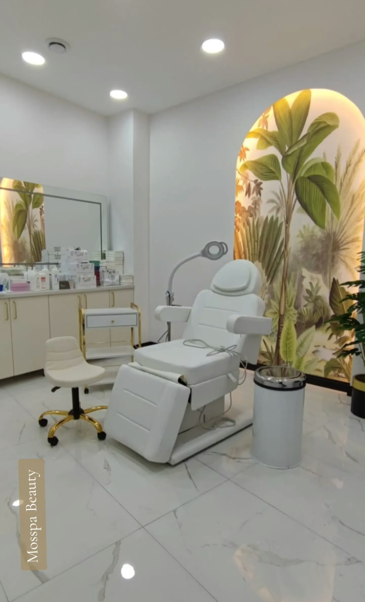Dermatoloji klinikleri, güzellik merkezleri ve estetik salonları için özel olarak tasarlanmış 3 motorlu dermatoloji ve cilt bakım koltuk modelleri