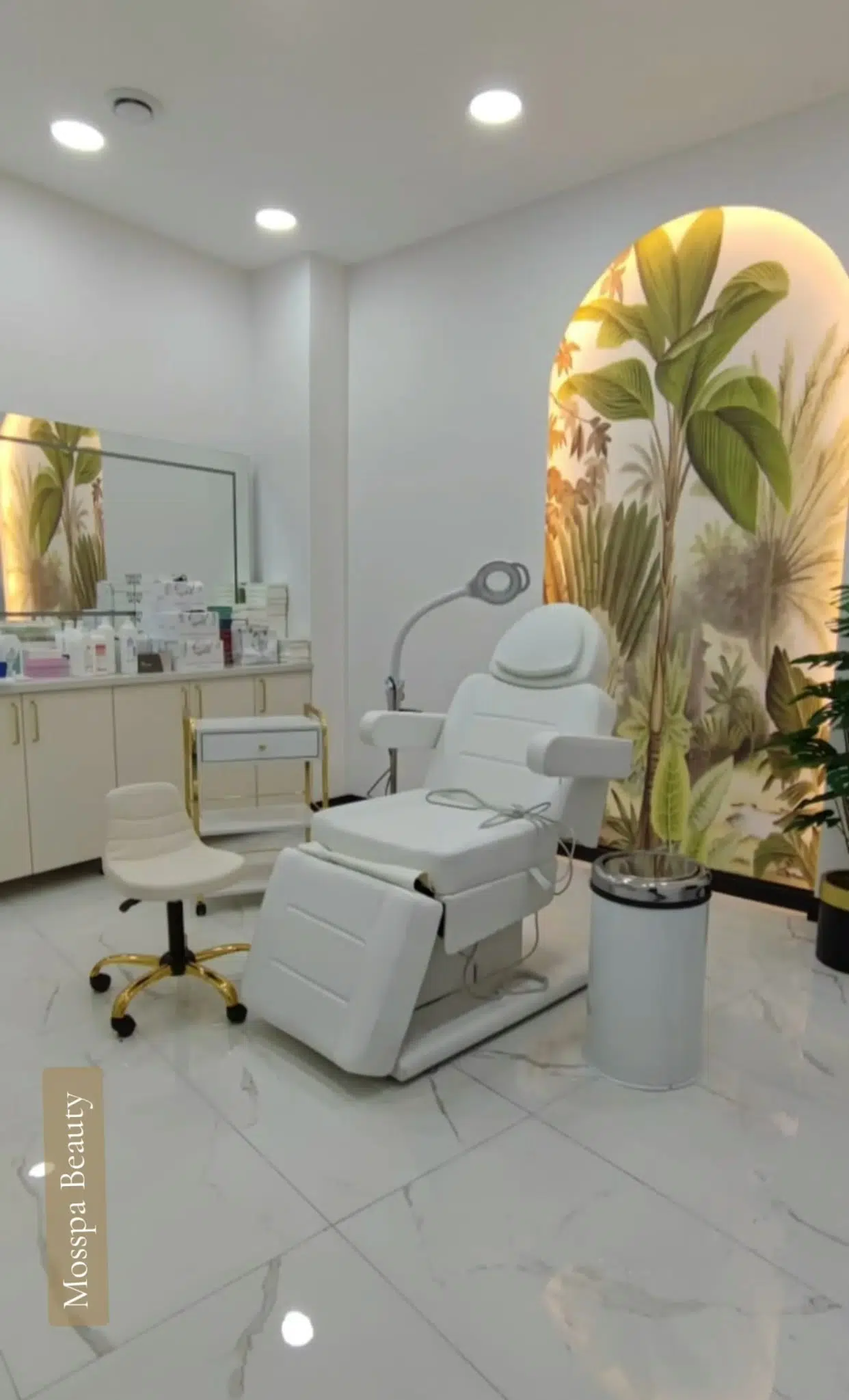 Dermatoloji klinikleri, güzellik merkezleri ve estetik salonları için özel olarak tasarlanmış 3 motorlu dermatoloji ve cilt bakım koltuk modelleri